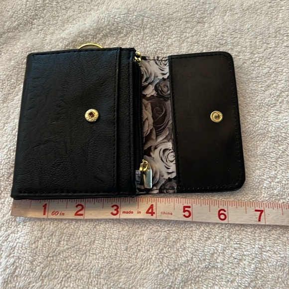 Adrienne Vittadini small trifold wallet NWOT - Picture 7 of 8